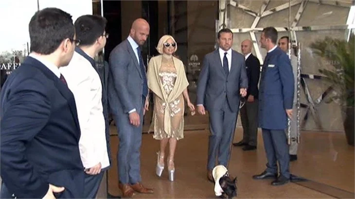 Lady Gaga 'Açık açık' gitti!