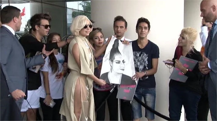 Lady Gaga 'Açık açık' gitti!