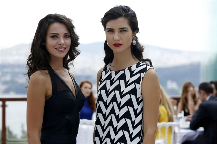 Ömer ve Elif'in aşk oyunu!