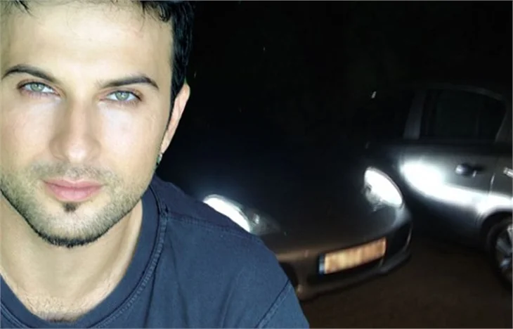 Tarkan sevgilisiyle yakalanınca kaza yaptı!