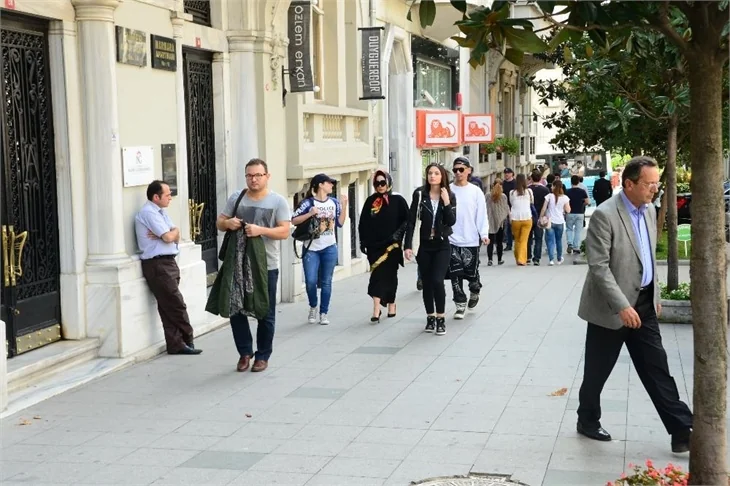 Lady Gaga'dan tebdil-i kıyafet!