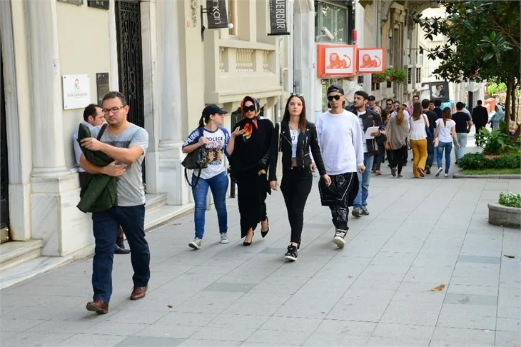 Lady Gaga'dan tebdil-i kıyafet!
