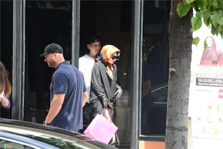 Lady Gaga'dan tebdil-i kıyafet!
