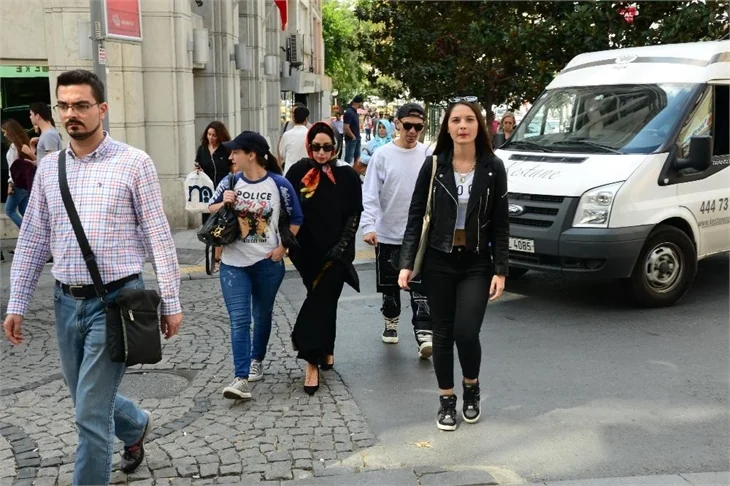 Lady Gaga'dan tebdil-i kıyafet!