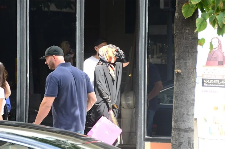 Lady Gaga'dan tebdil-i kıyafet!
