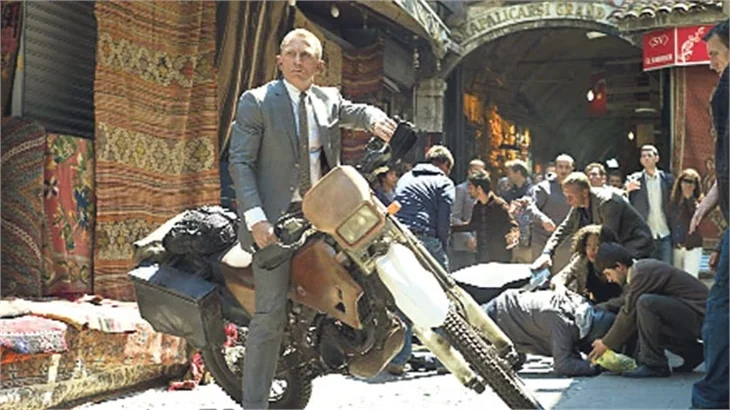 Bond çıkınca tartış, Seranay çıkınca seyret!