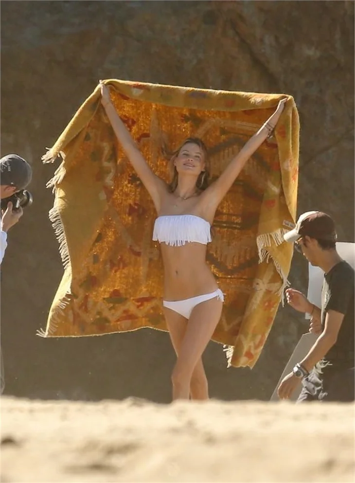 Victoria's Secret meleği çekimde!