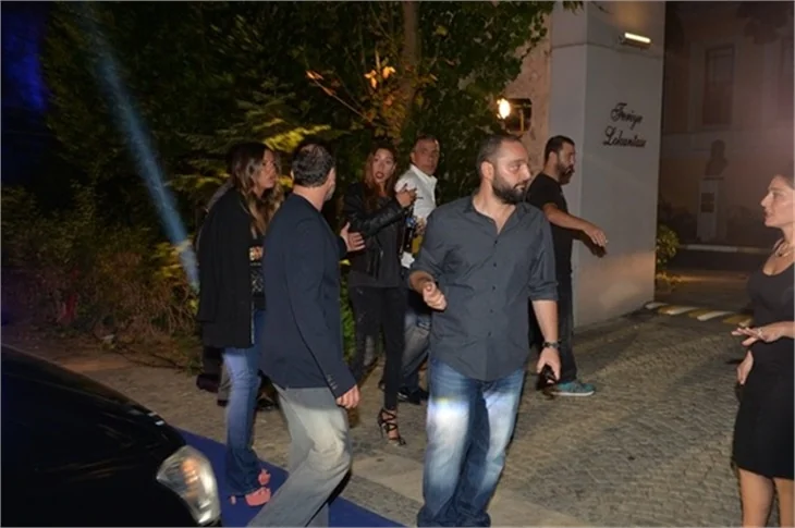 Cem Yılmaz'a acil dansöz servisi!