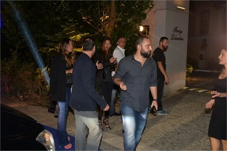 Cem Yılmaz'a acil dansöz servisi!