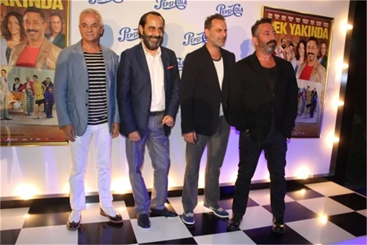 Cem Yılmaz'a acil dansöz servisi!