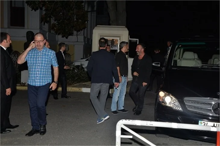 Cem Yılmaz'a acil dansöz servisi!