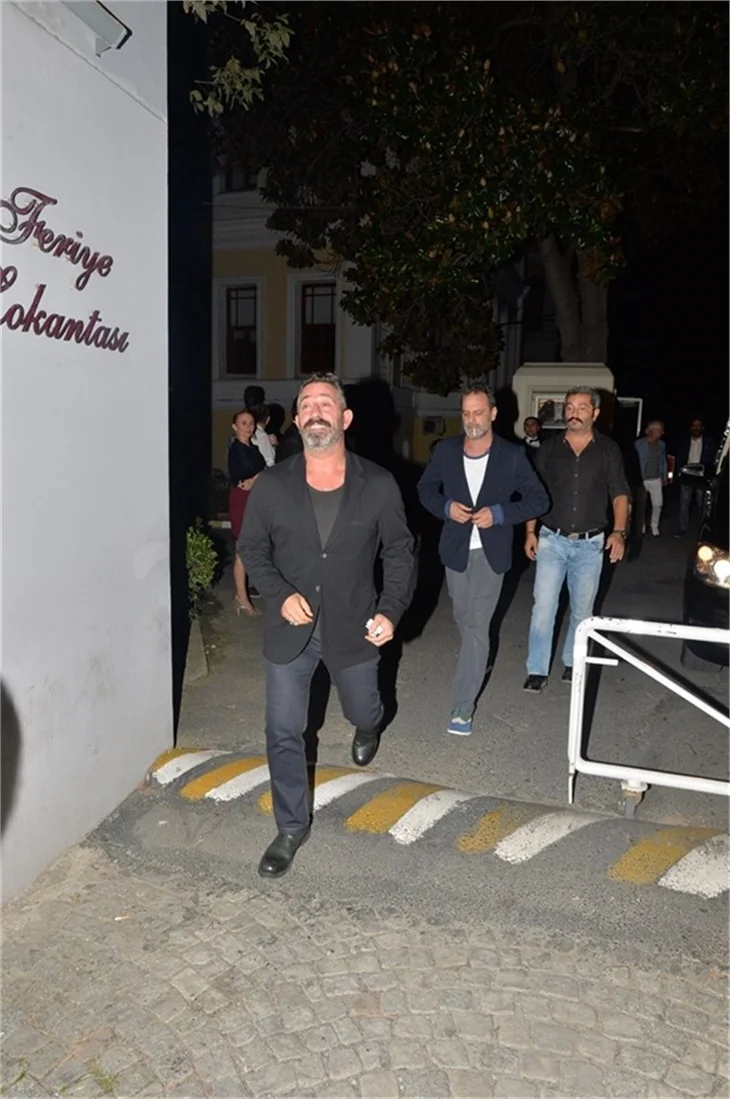 Cem Yılmaz'a acil dansöz servisi!