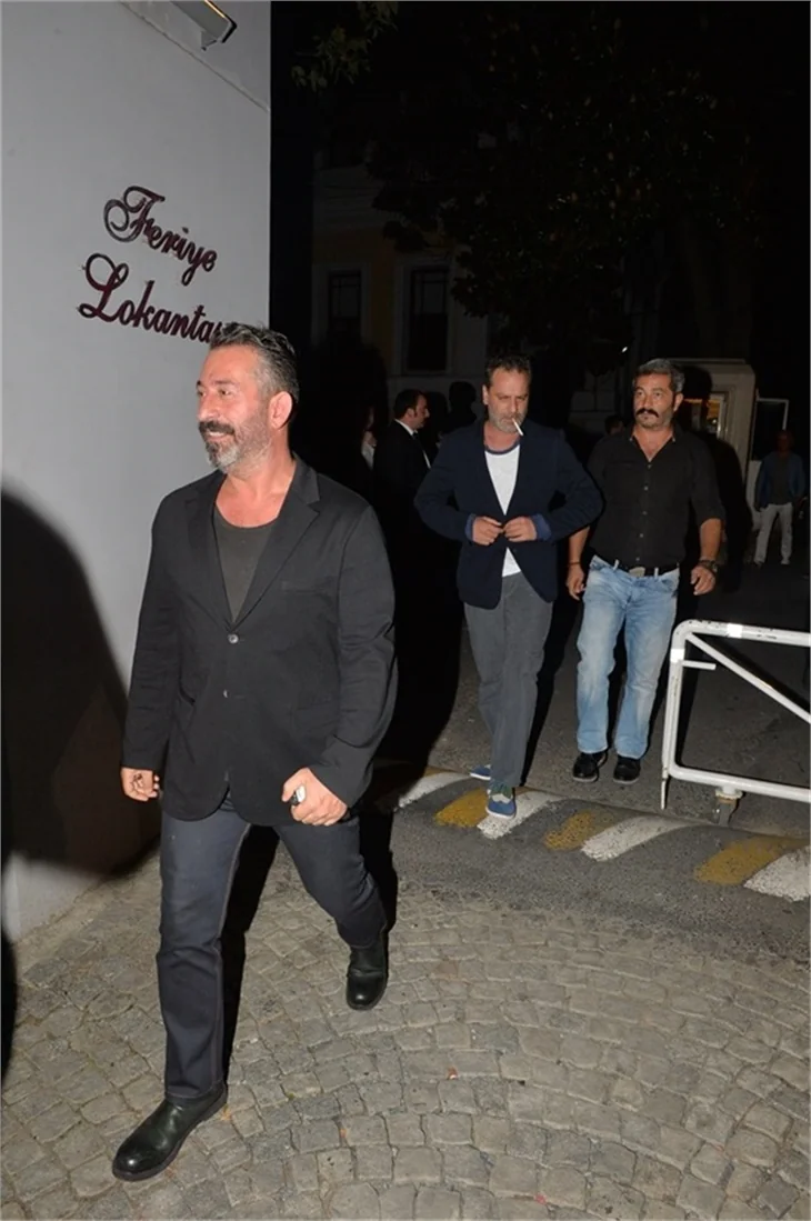 Cem Yılmaz'a acil dansöz servisi!