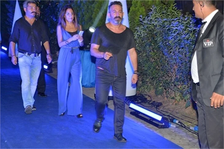 Cem Yılmaz'a acil dansöz servisi!