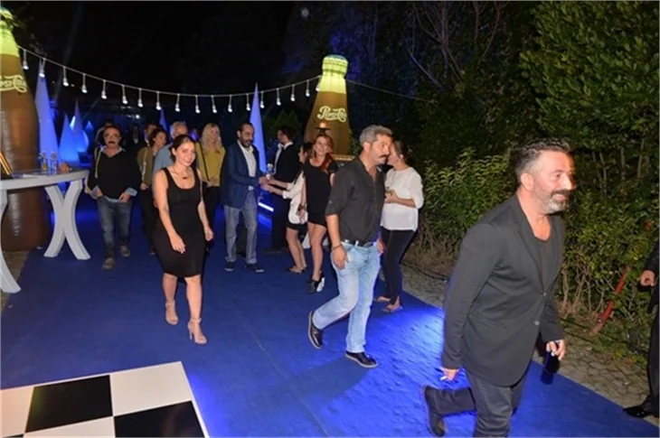 Cem Yılmaz'a acil dansöz servisi!