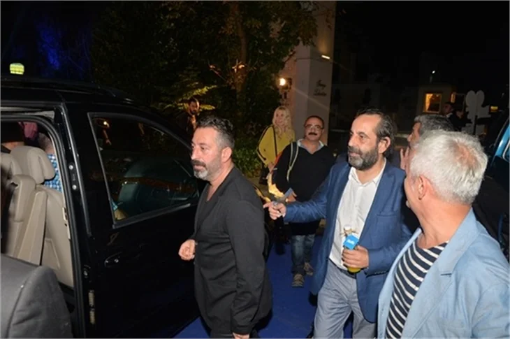 Cem Yılmaz'a acil dansöz servisi!