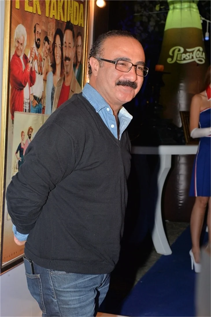 Cem Yılmaz'a acil dansöz servisi!