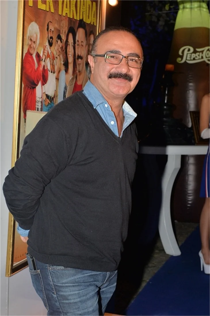 Cem Yılmaz'a acil dansöz servisi!