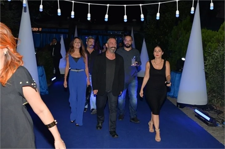 Cem Yılmaz'a acil dansöz servisi!