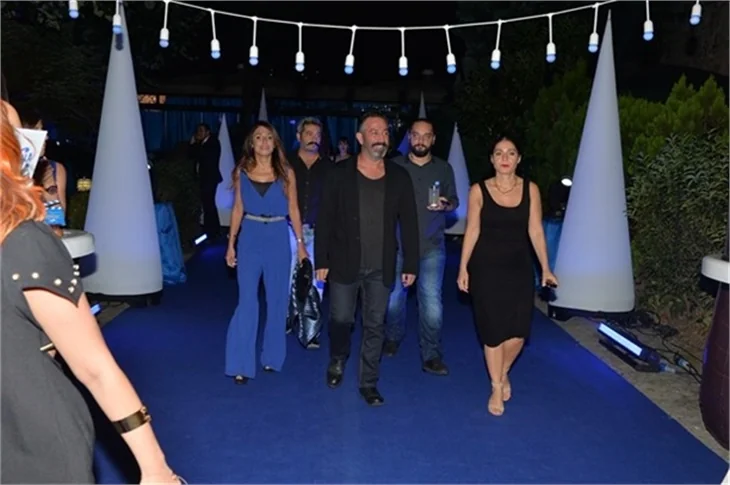 Cem Yılmaz'a acil dansöz servisi!
