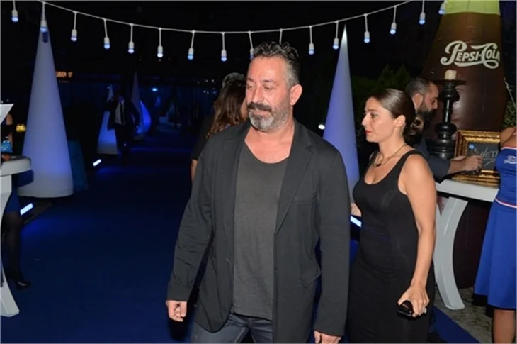 Cem Yılmaz'a acil dansöz servisi!