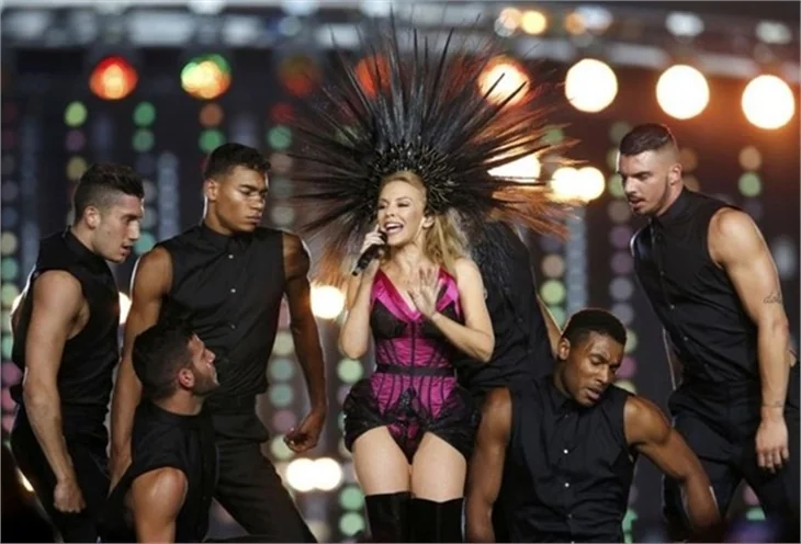 Kylie Minogue sahnede coştu!