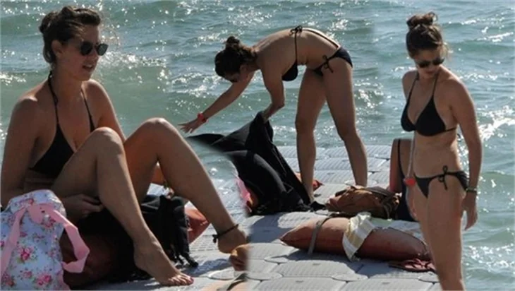 Issız kadın ıssız plajda