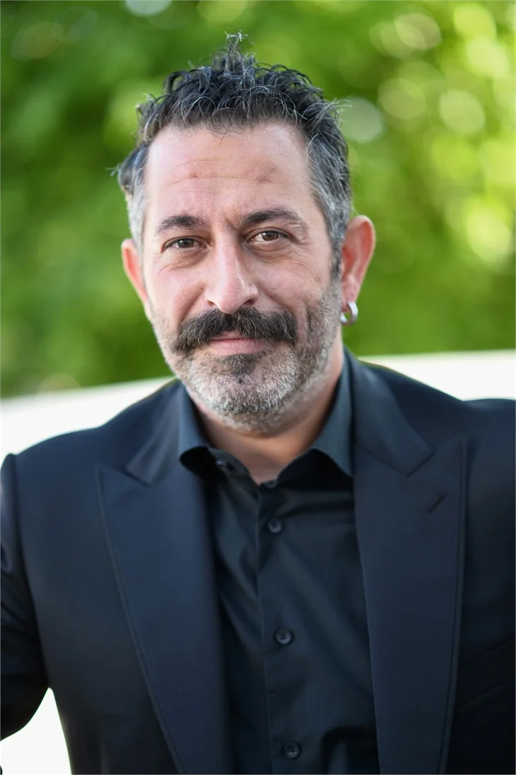 Cem Yılmaz: Düzyazıya aldanmayın, ben daha komiğim