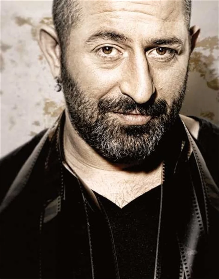 Cem Yılmaz: Düzyazıya aldanmayın, ben daha komiğim