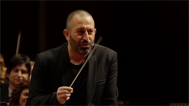 Cem Yılmaz: Düzyazıya aldanmayın, ben daha komiğim