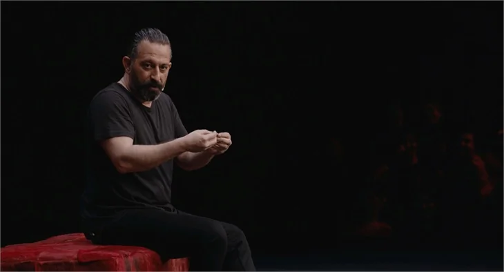Cem Yılmaz: Düzyazıya aldanmayın, ben daha komiğim