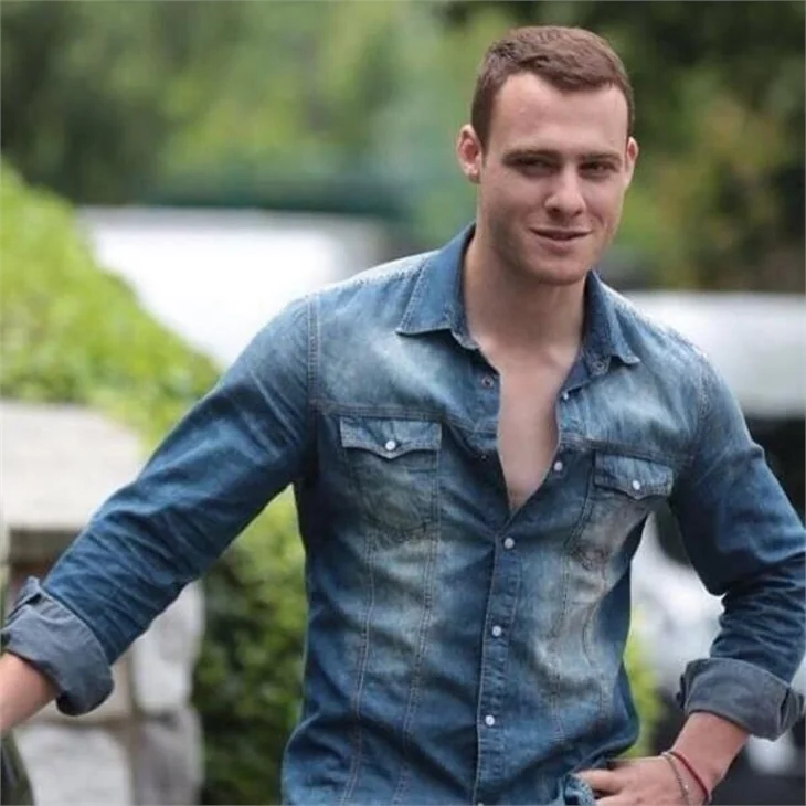"Kerem Bursin yuva yıktırır o kadar seksi"