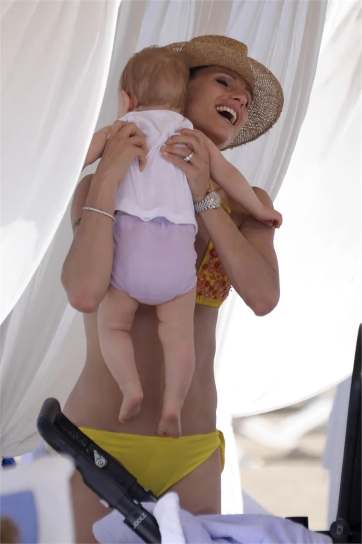 Michelle Hunziker tatilde!