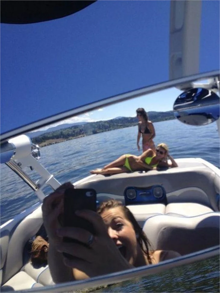 Şimdi de ayna karşısında selfie!