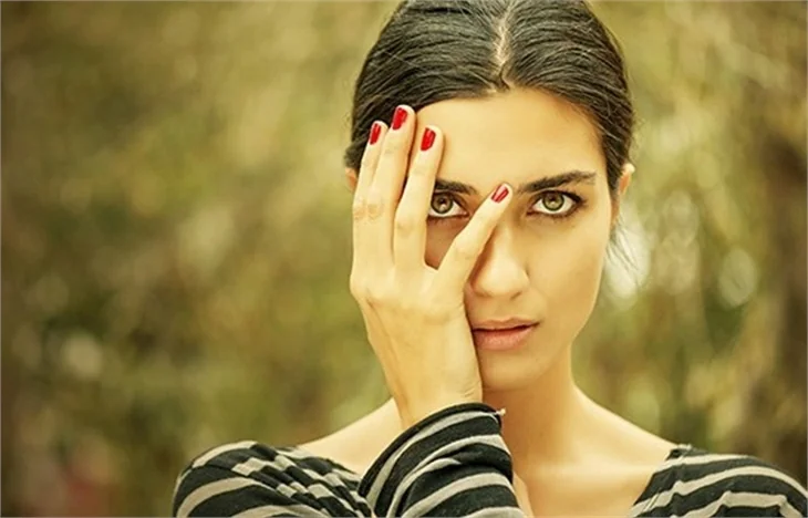 Tuba Büyüküstün'ün İtalya'dan ilk mesajı!