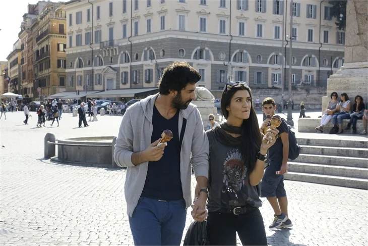 Kara Para Aşk yeniden aşıklar şehri Roma'da!