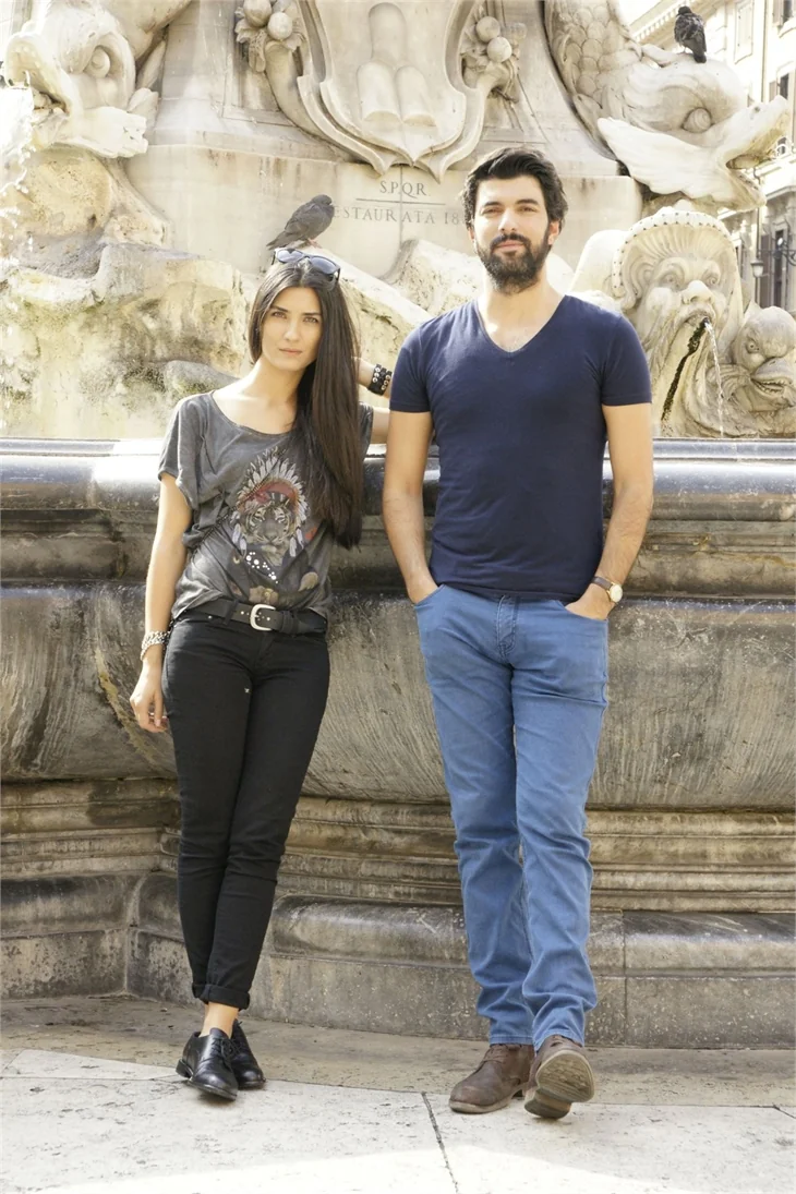 Kara Para Aşk yeniden aşıklar şehri Roma'da!
