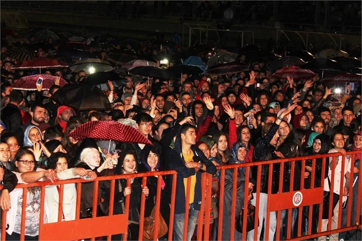 Sinan Akçıl'dan muhteşem konser!