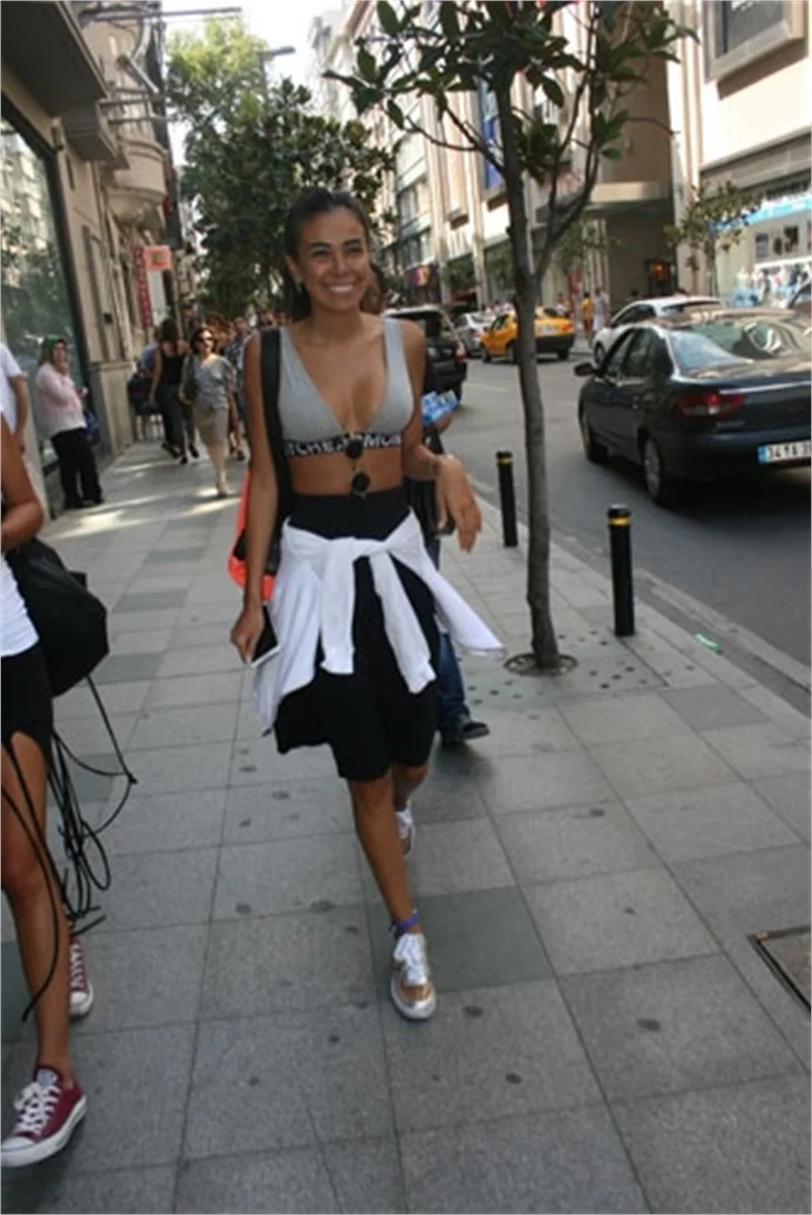 Asena Erkin'in IŞİD Tweet'i kızdırdı