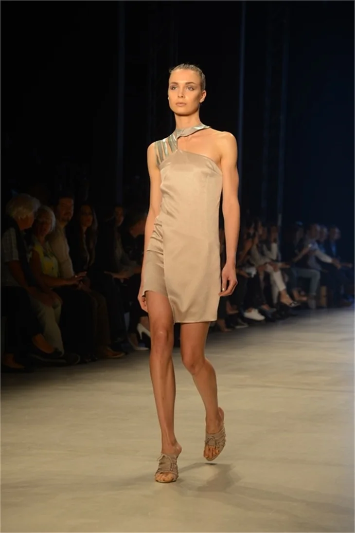Fashion Week'te fermuar modası