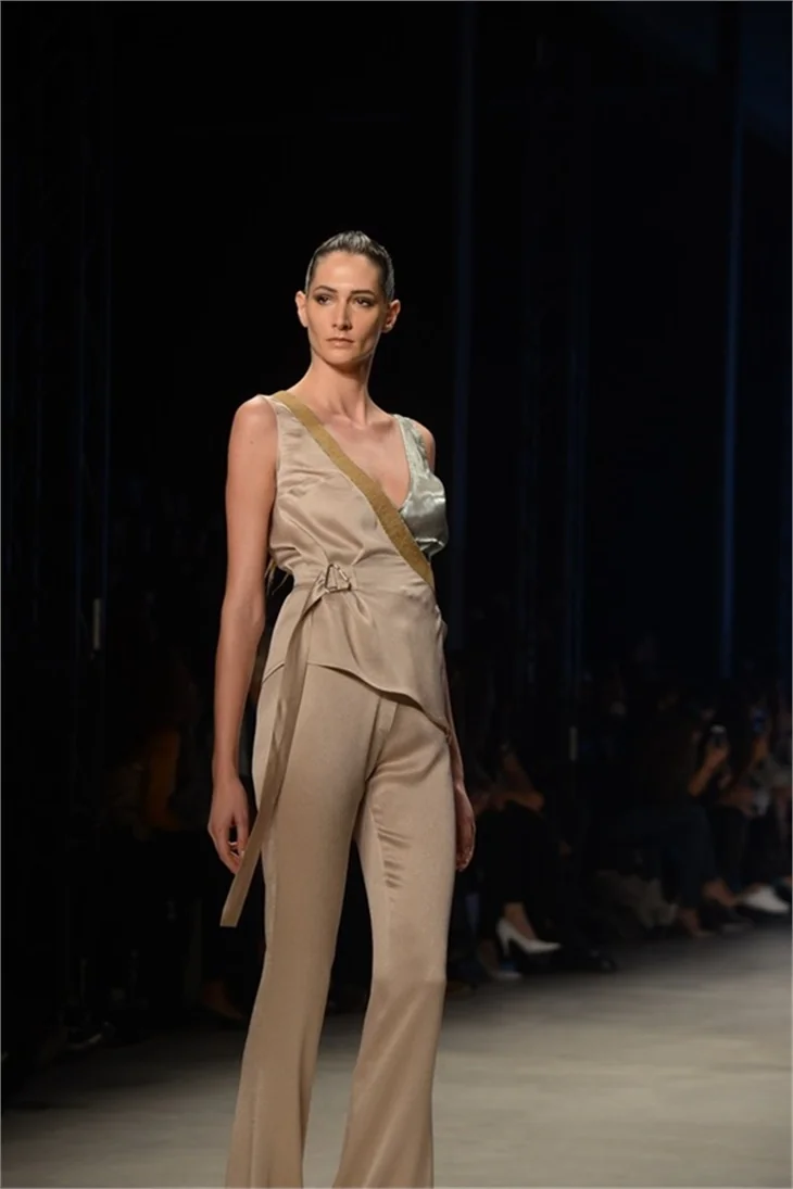 Fashion Week'te fermuar modası