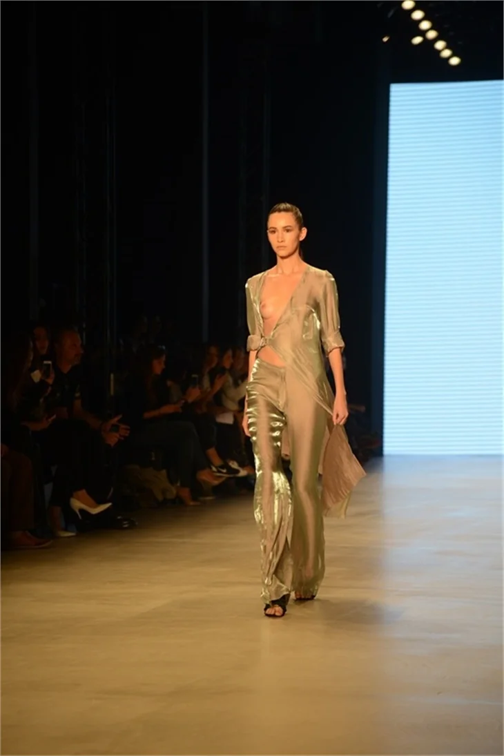 Fashion Week'te fermuar modası