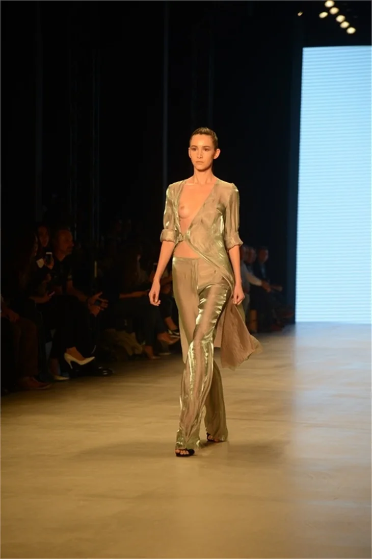 Fashion Week'te fermuar modası