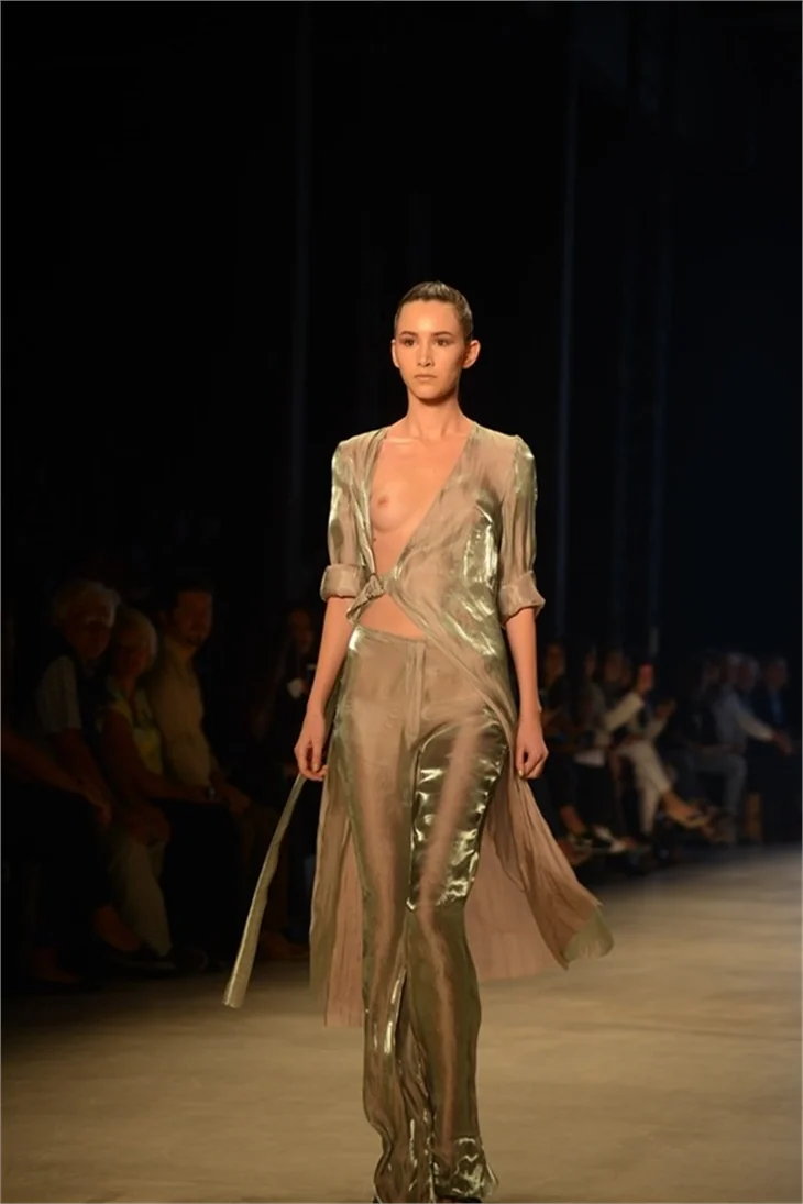 Fashion Week'te fermuar modası
