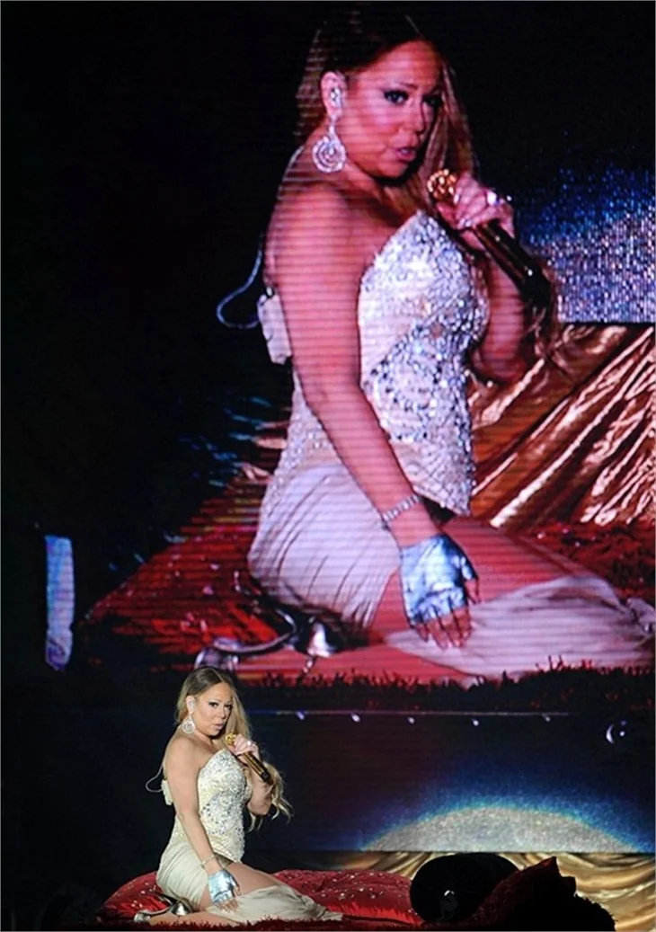 Mariah Carey sahnede zor anlar yaşadı