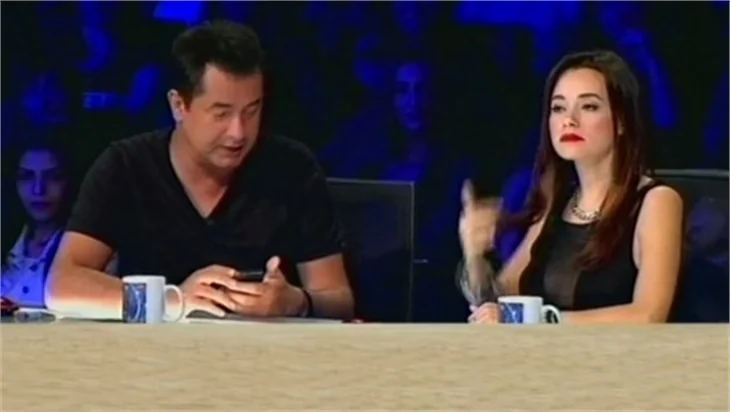 Özgü Namal Yetenek Sizsiniz'de neden rahatsız?