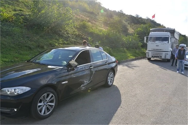 Ünlü işadamı köprüde kaza yaptı!