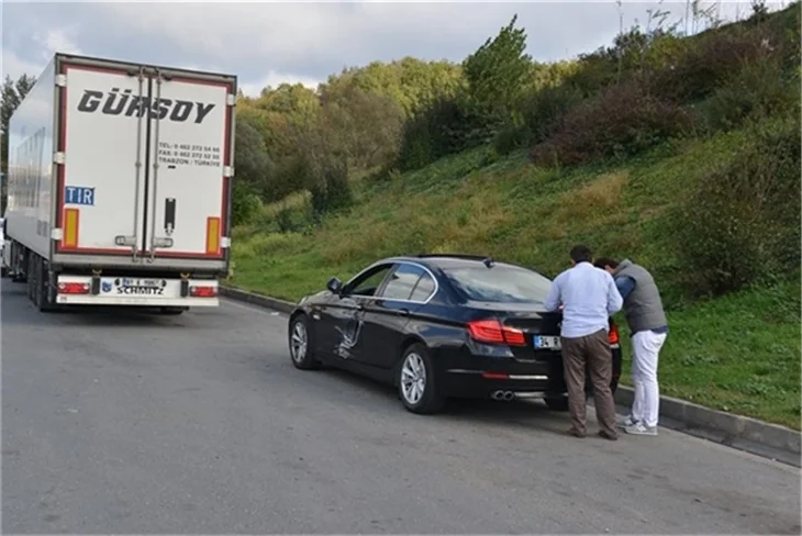 Ünlü işadamı köprüde kaza yaptı!