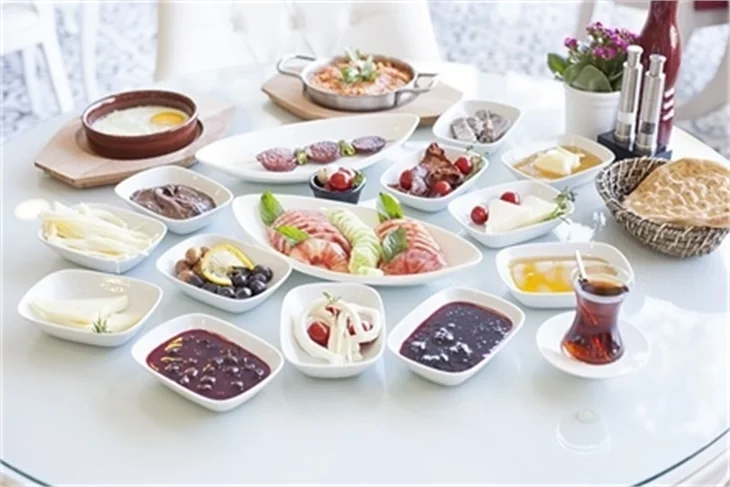 7/24 açık bir Dünya mutfağı; Ali Baba Nargile&Restaurant
