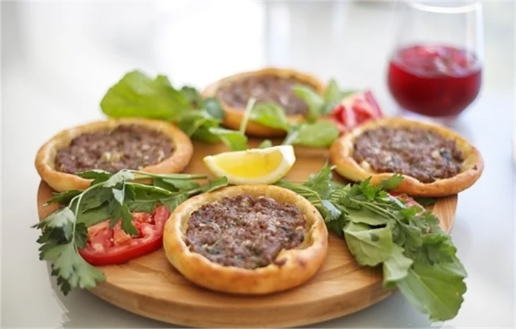 7/24 açık bir Dünya mutfağı; Ali Baba Nargile&Restaurant